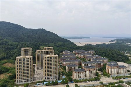 龙都正大文苑2室1厅1卫56万75.5m2简单装修出售